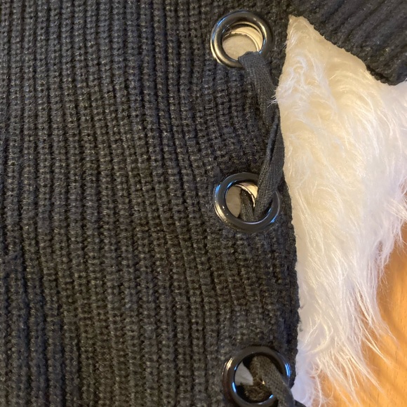 Grommet Crew Neck Sweater, black, size medium - Picture 6 of 9